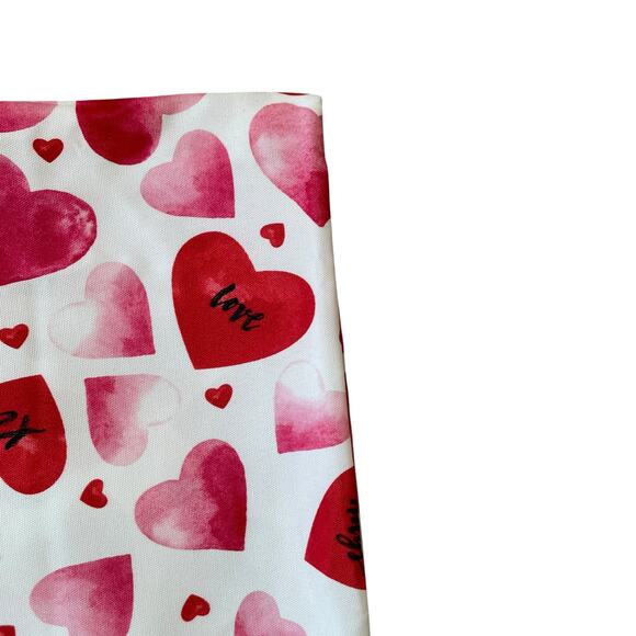 Cupcakes & Cashmere Valentine's Day Red & Pink Hearts Tablecloth 60x84 White NEW - Picture 11 of 11